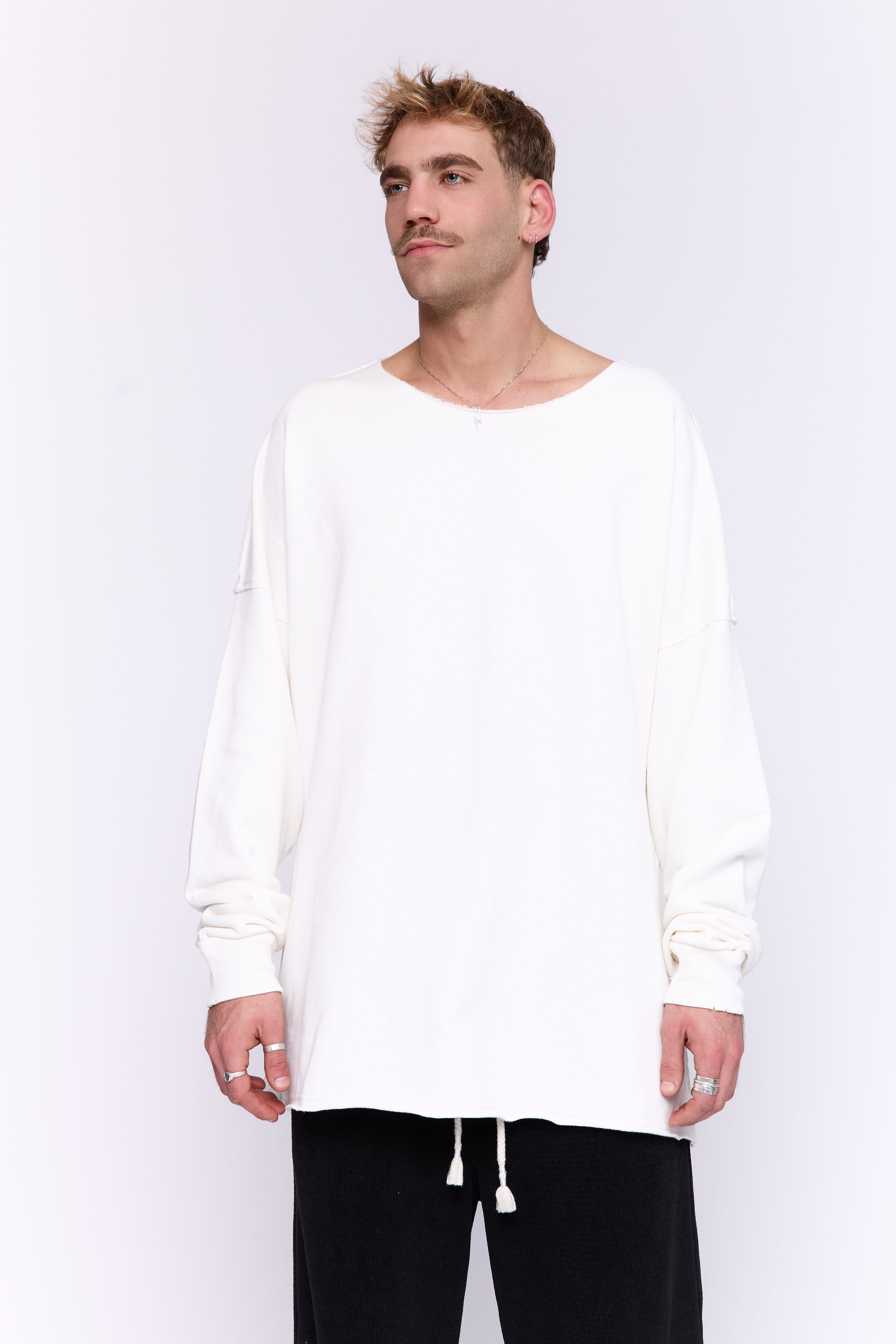 COZY SWEATER - WHITE