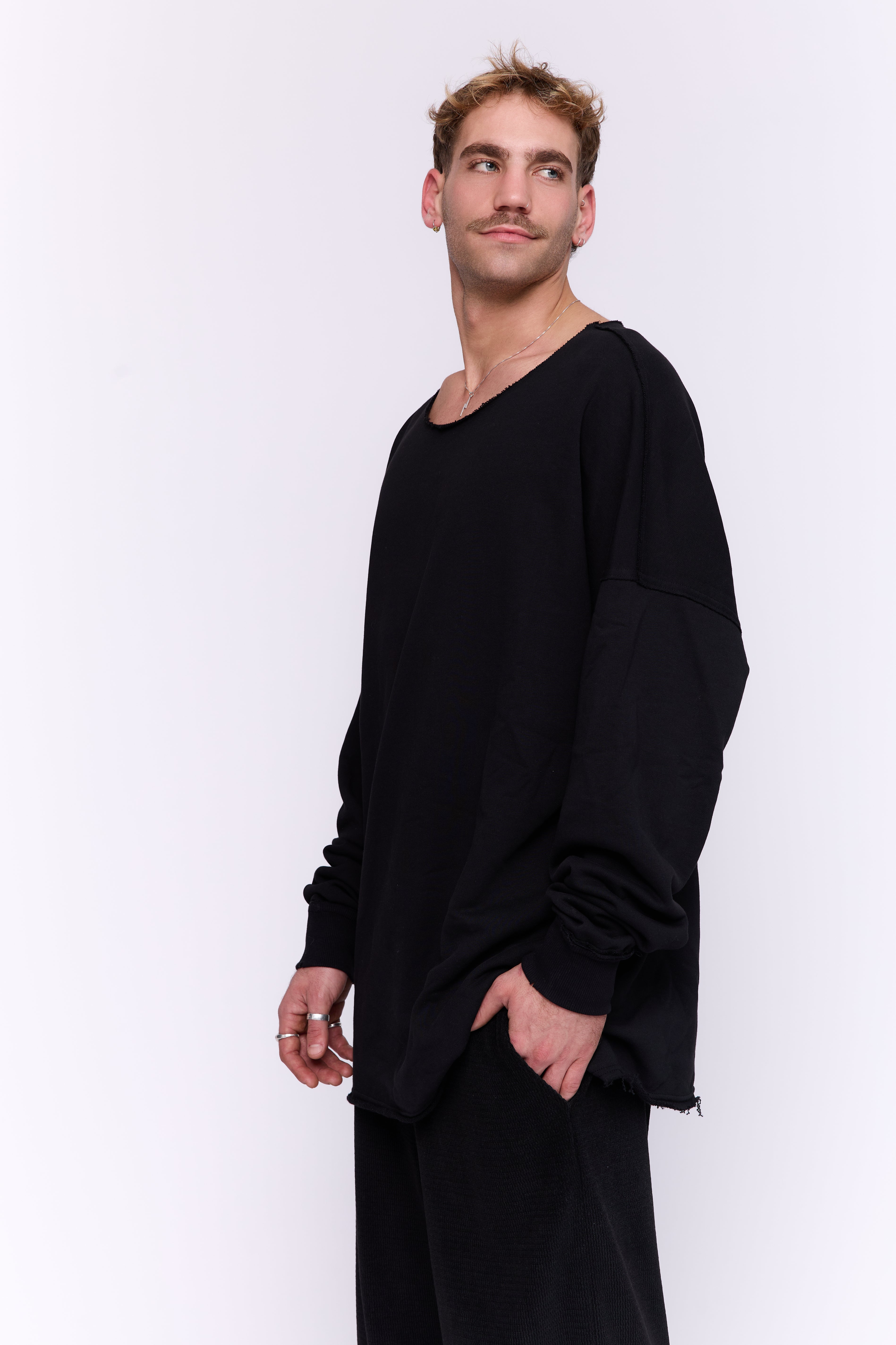 COZY SWEATER - BLACK