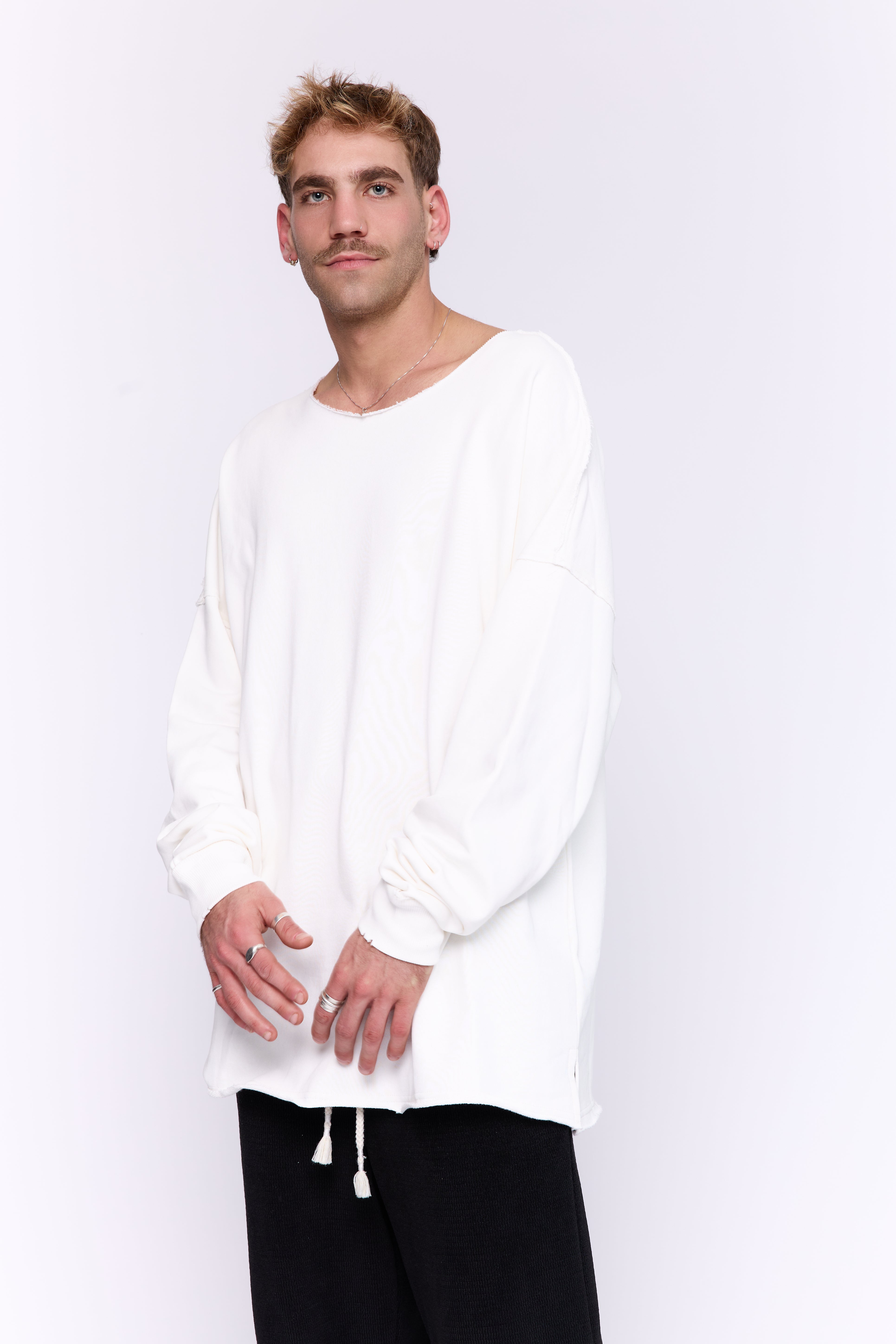 COZY SWEATER - WHITE