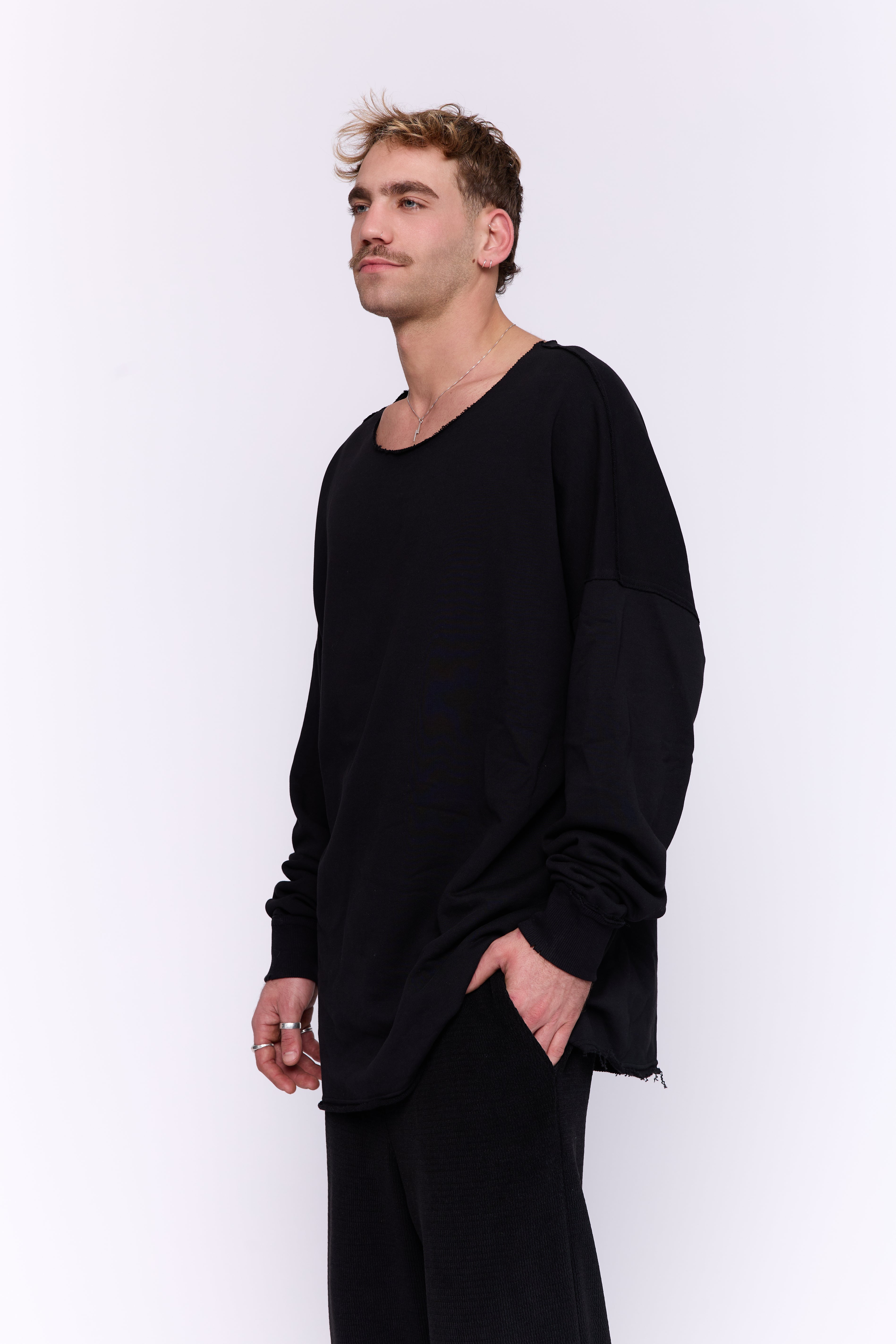 COZY SWEATER - BLACK