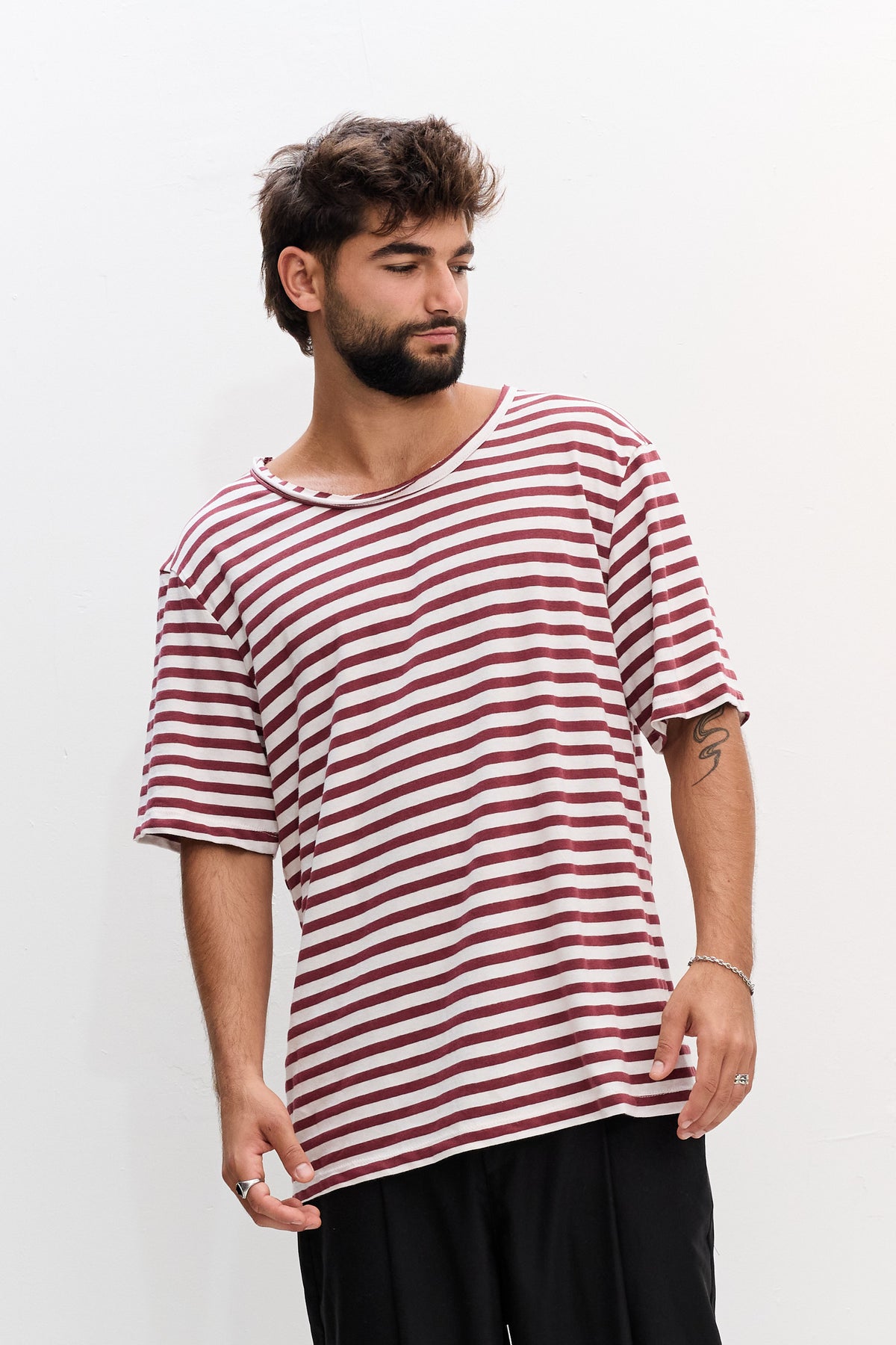 LINEN TEE - WHITE & BORDEAUX