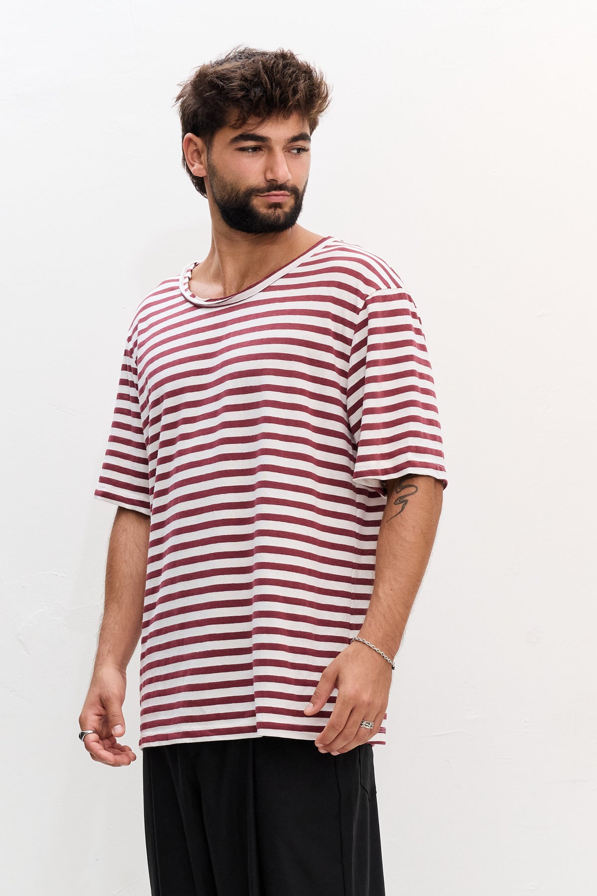 LINEN TEE - WHITE & BORDEAUX